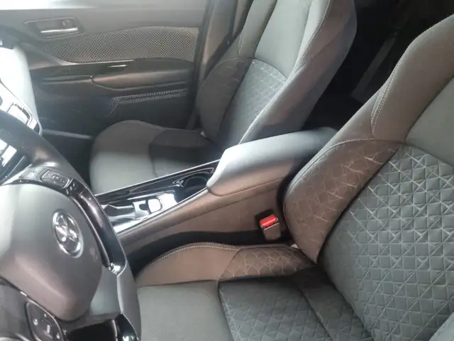 Toyota C-HR view 24