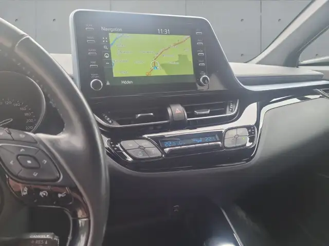 Toyota C-HR view 17