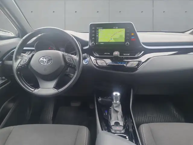 Toyota C-HR view 12