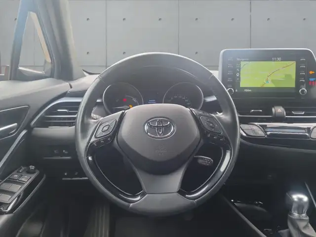 Toyota C-HR view 13