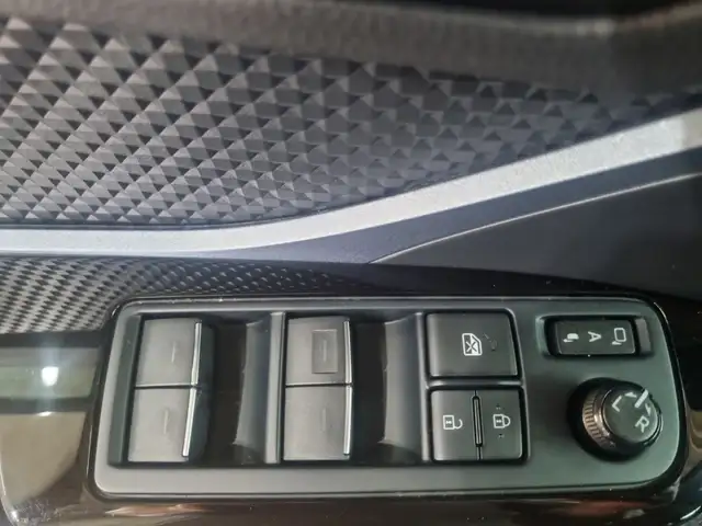 Toyota C-HR view 22