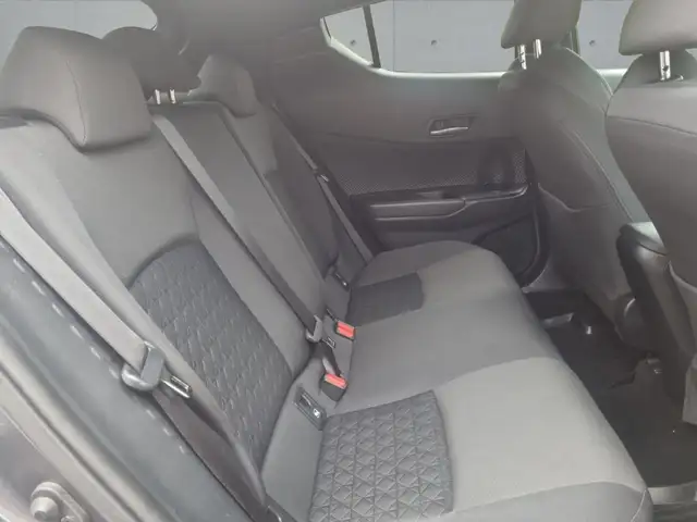 Toyota C-HR view 11
