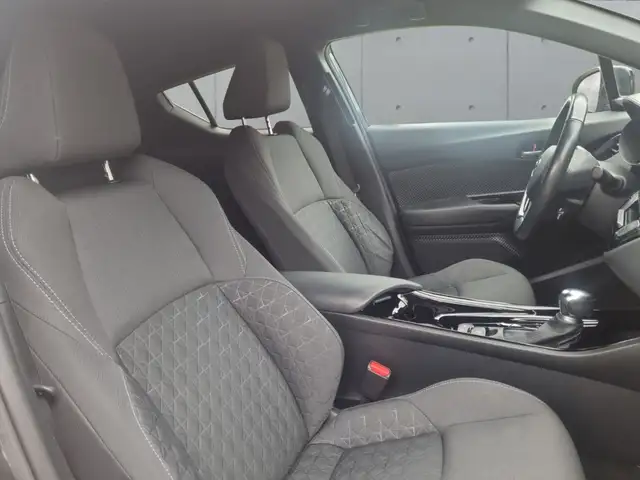Toyota C-HR view 10