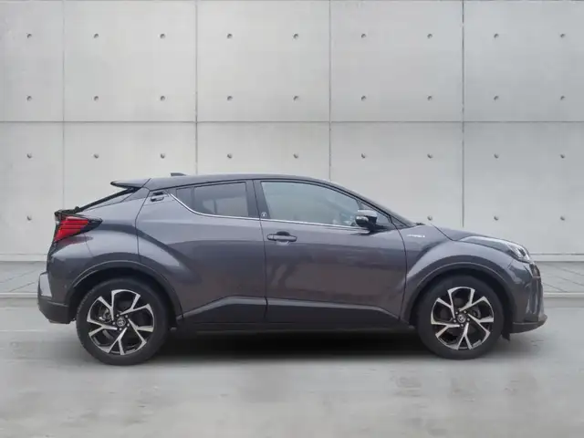 Toyota C-HR view 4