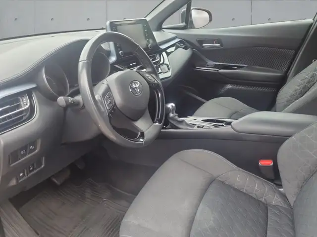 Toyota C-HR view 9