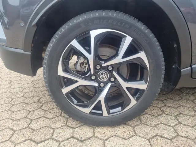 Toyota C-HR view 20