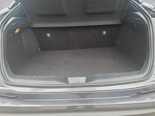 Toyota C-HR view 18