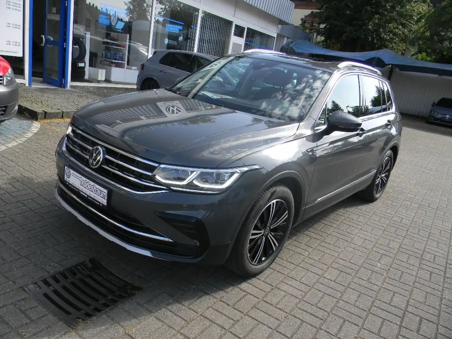Volkswagen Tiguan Elegance 1,5 TSI DSG AHK PANO Grau - 2