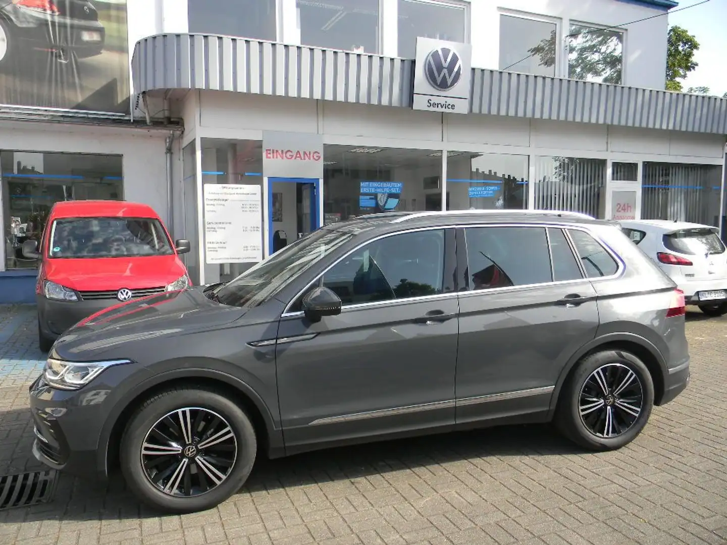 Volkswagen Tiguan Elegance 1,5 TSI DSG AHK PANO Grau - 1