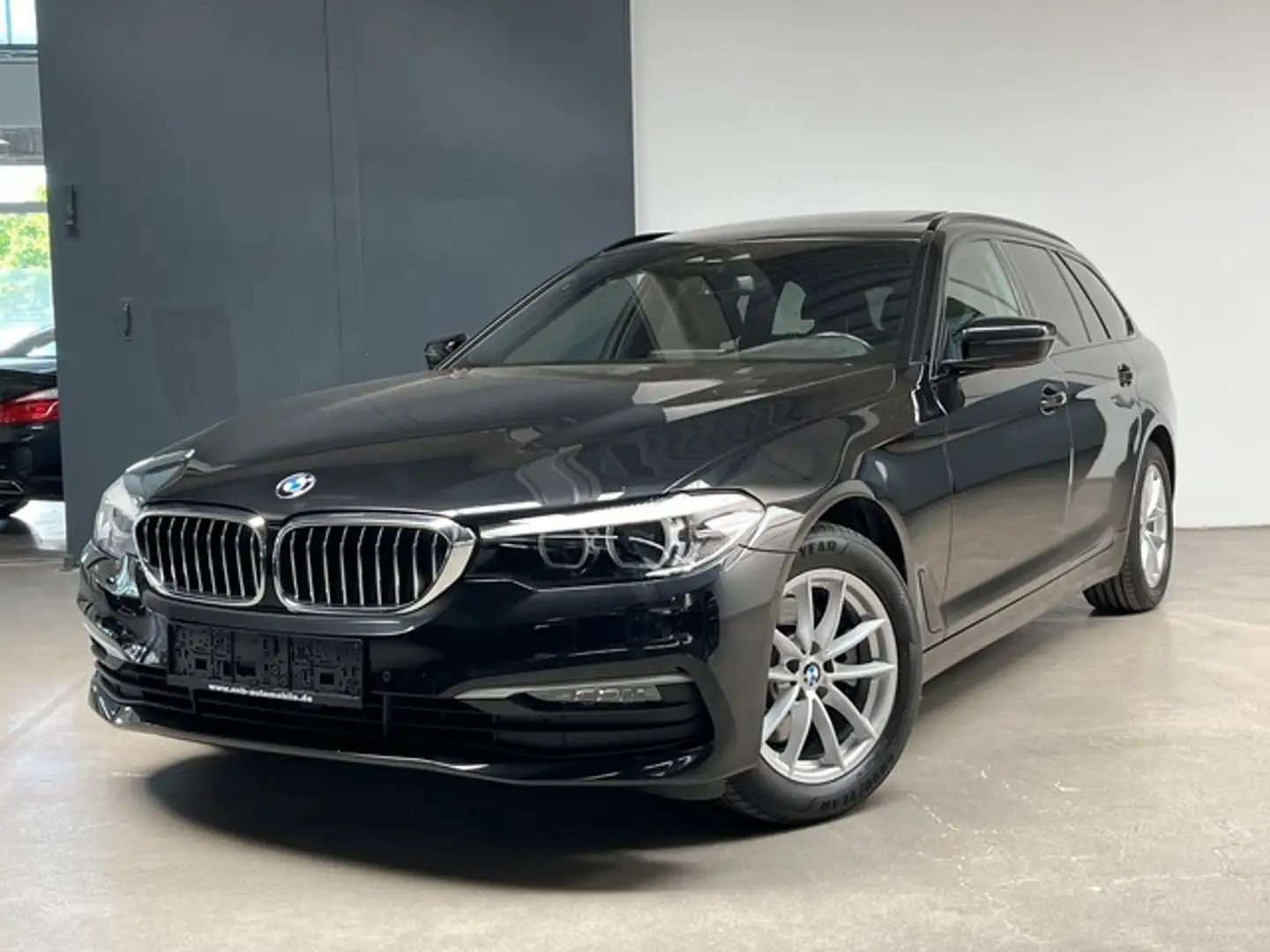 BMW 520 Leder Panorama LiveCockpit Kamera Noir - 1