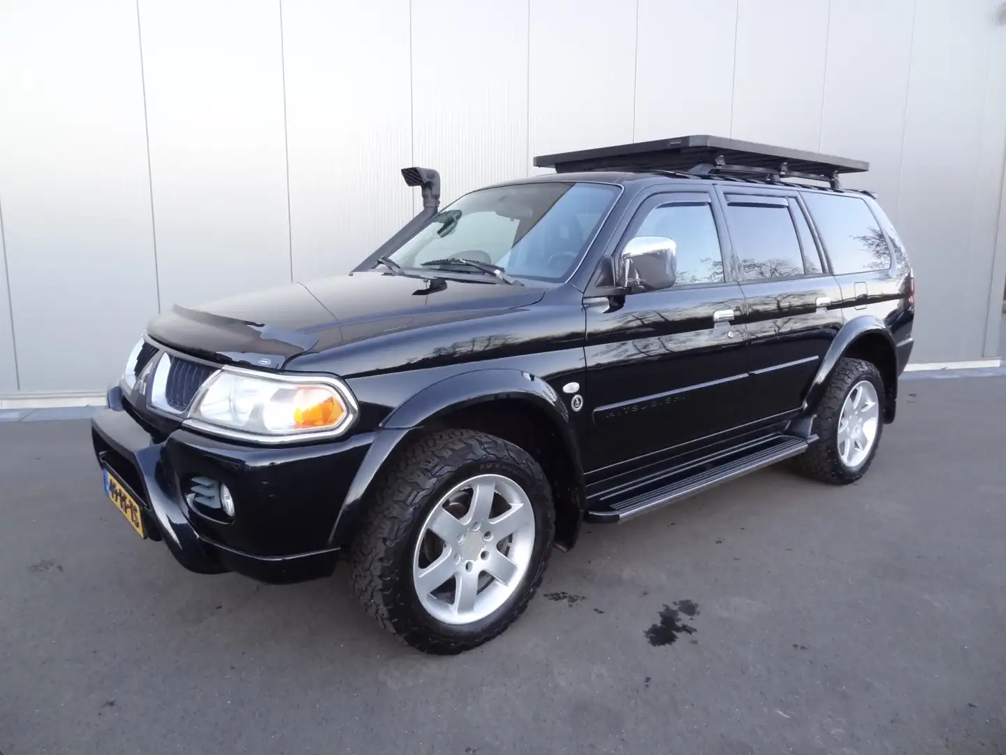 Mitsubishi Pajero 3.0 V6 | 4X4 | TREKHAAK | 2800 GEREMD | ROOFREK Schwarz - 2