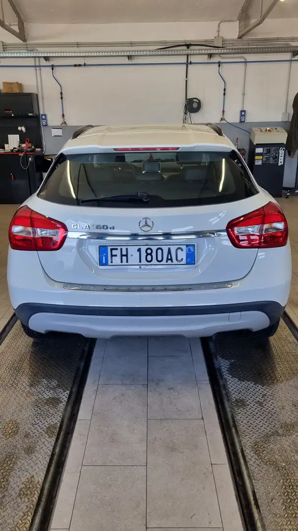 Mercedes-Benz B 180 GLA 180 d Executive *SOLO COMMERCIANTI* Blanco - 2