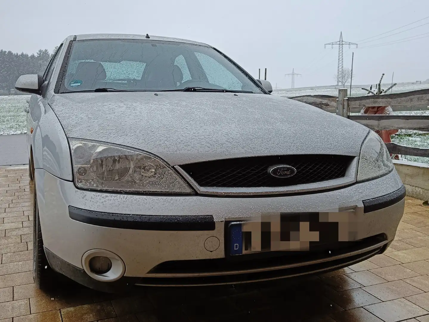 Ford Mondeo Mondeo 2.0 Ghia srebrna - 2