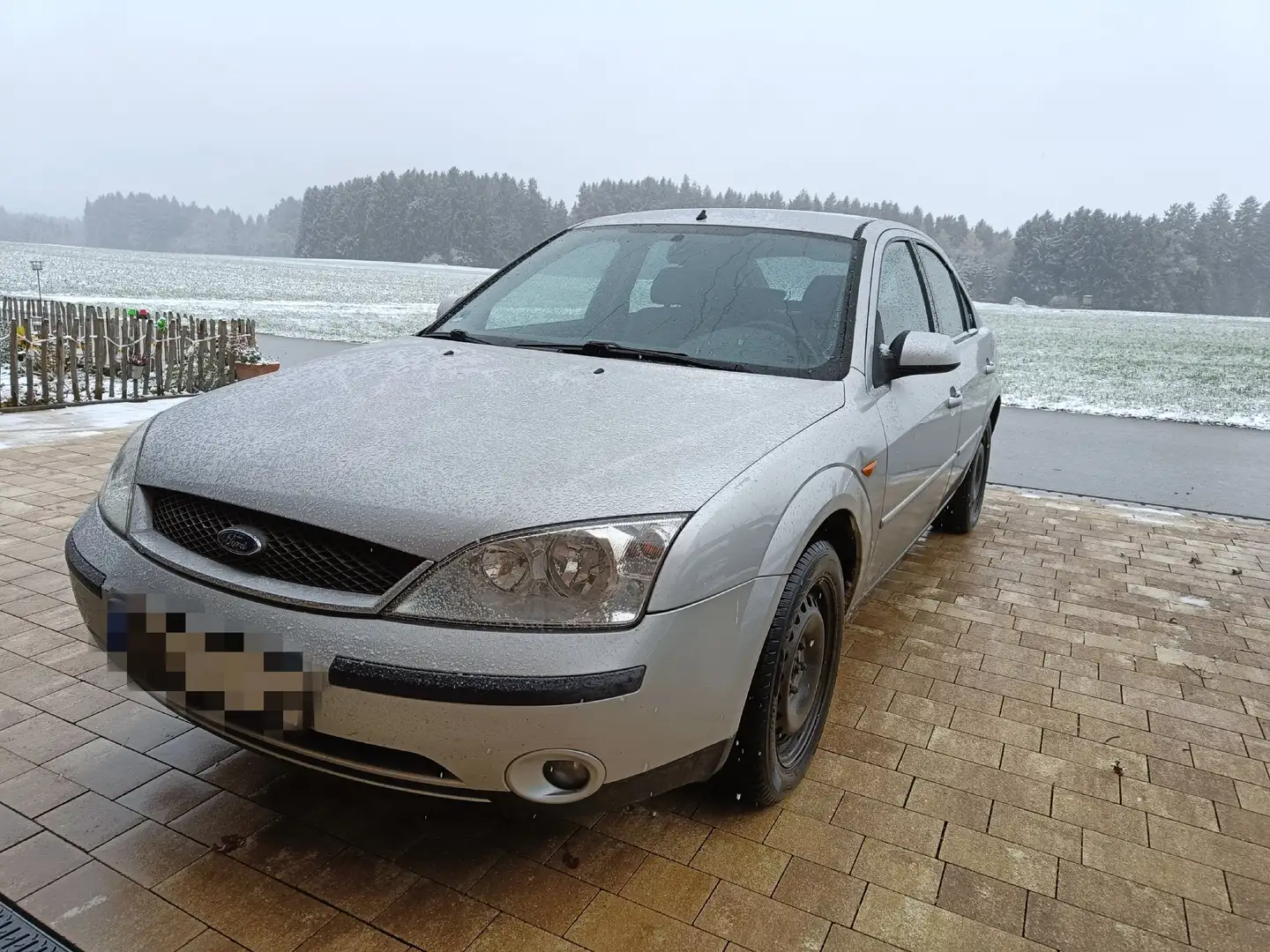 Ford Mondeo Mondeo 2.0 Ghia Srebrny - 1