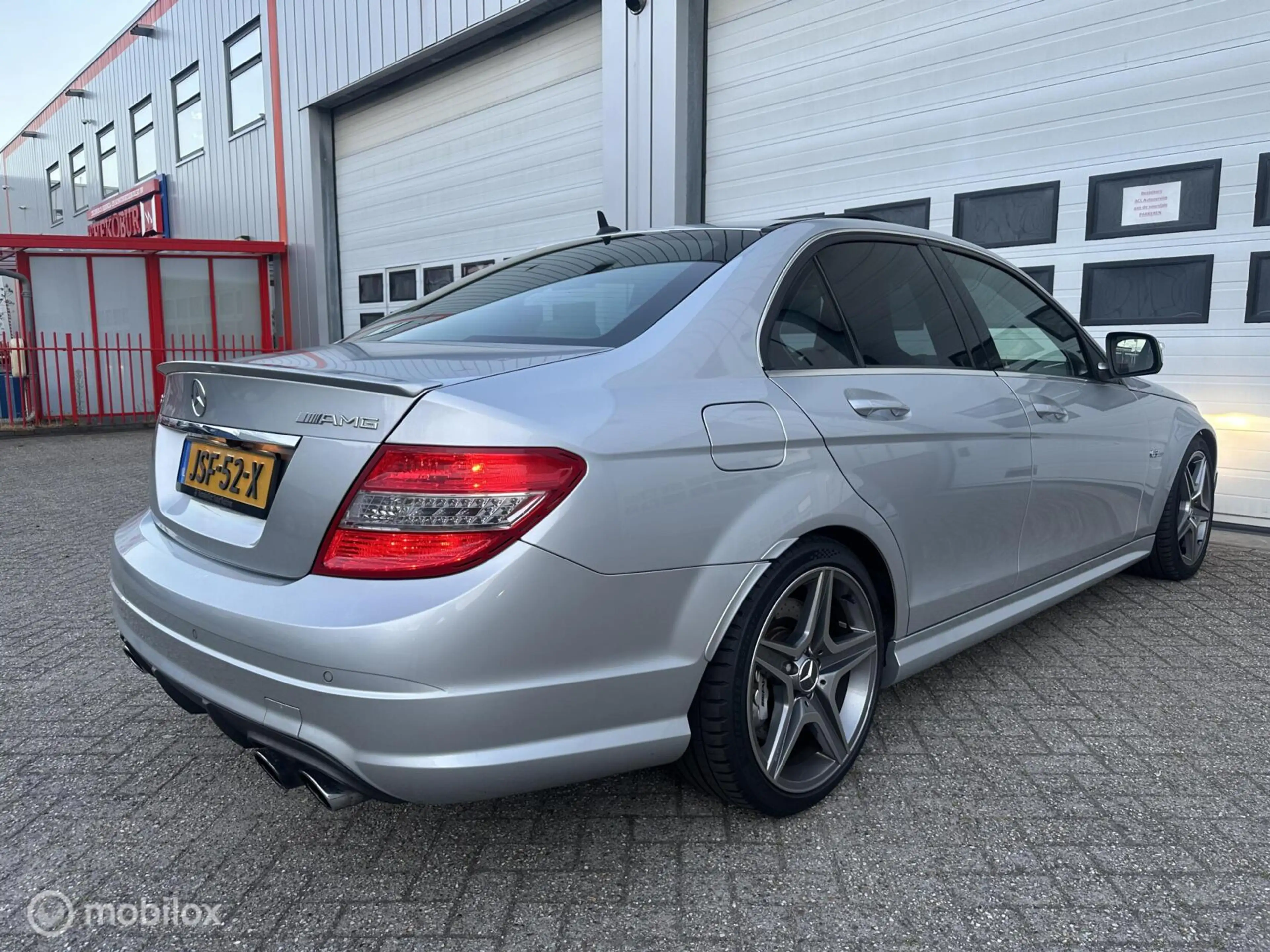 Mercedes-Benz C 63 AMG C63 V8 — photo 8