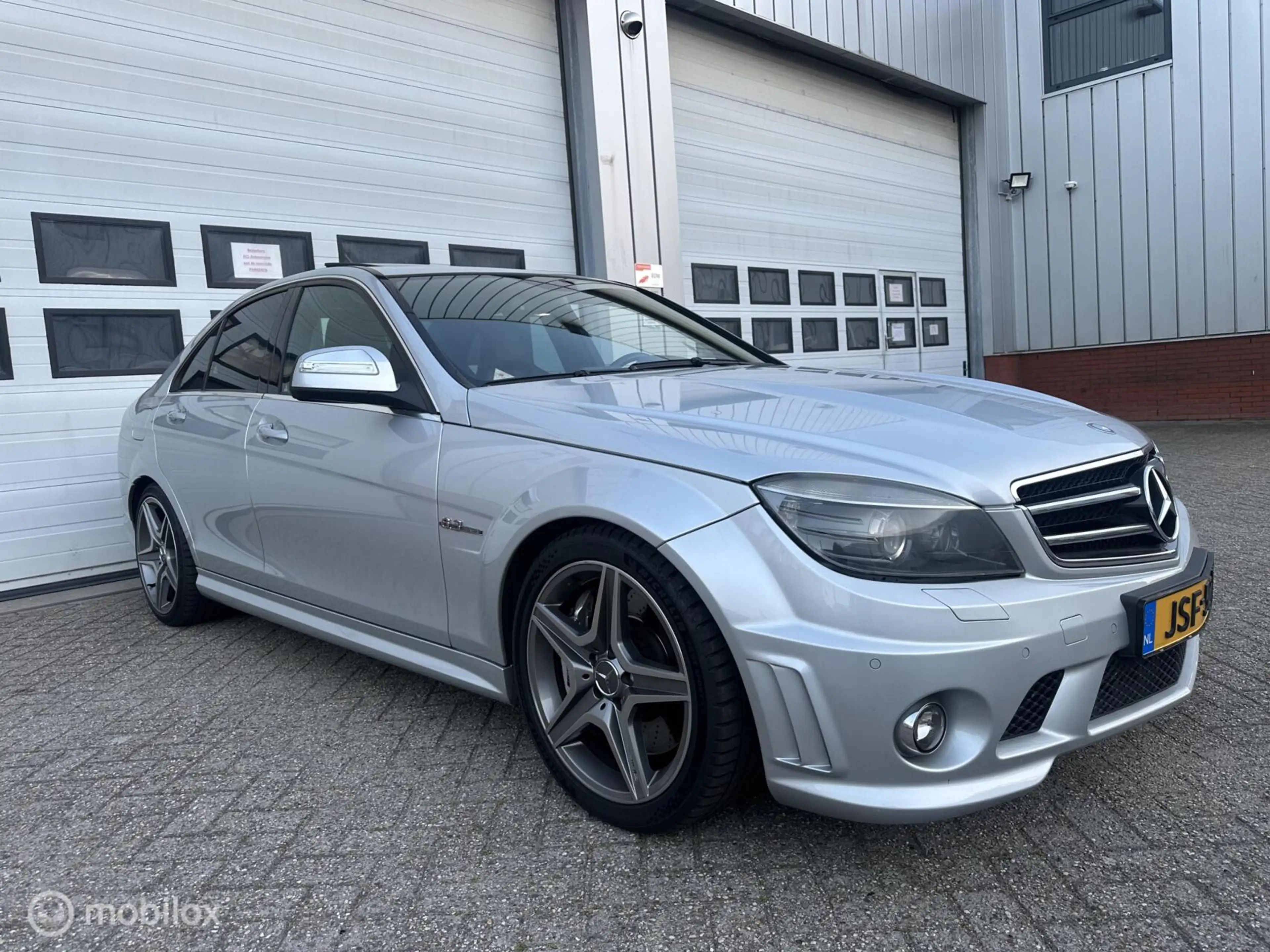 Mercedes-Benz C 63 AMG C63 V8 — photo 4