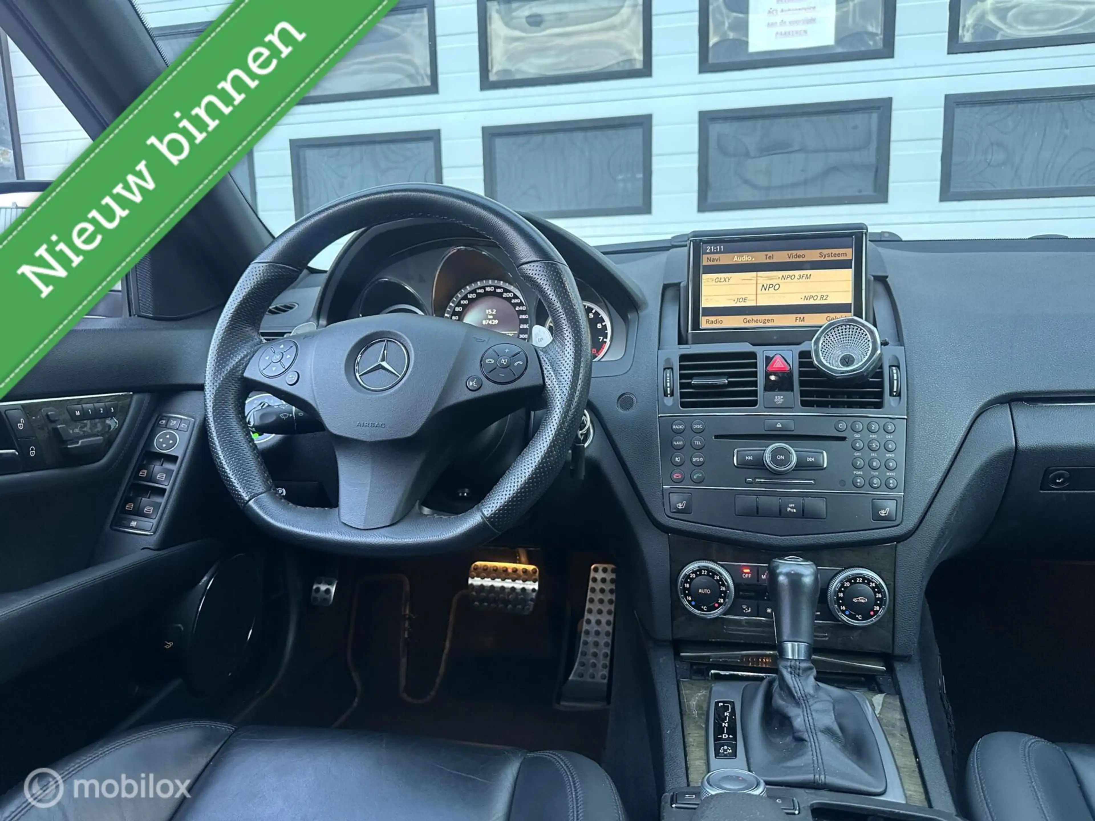 Mercedes-Benz C 63 AMG C63 V8 — photo 3
