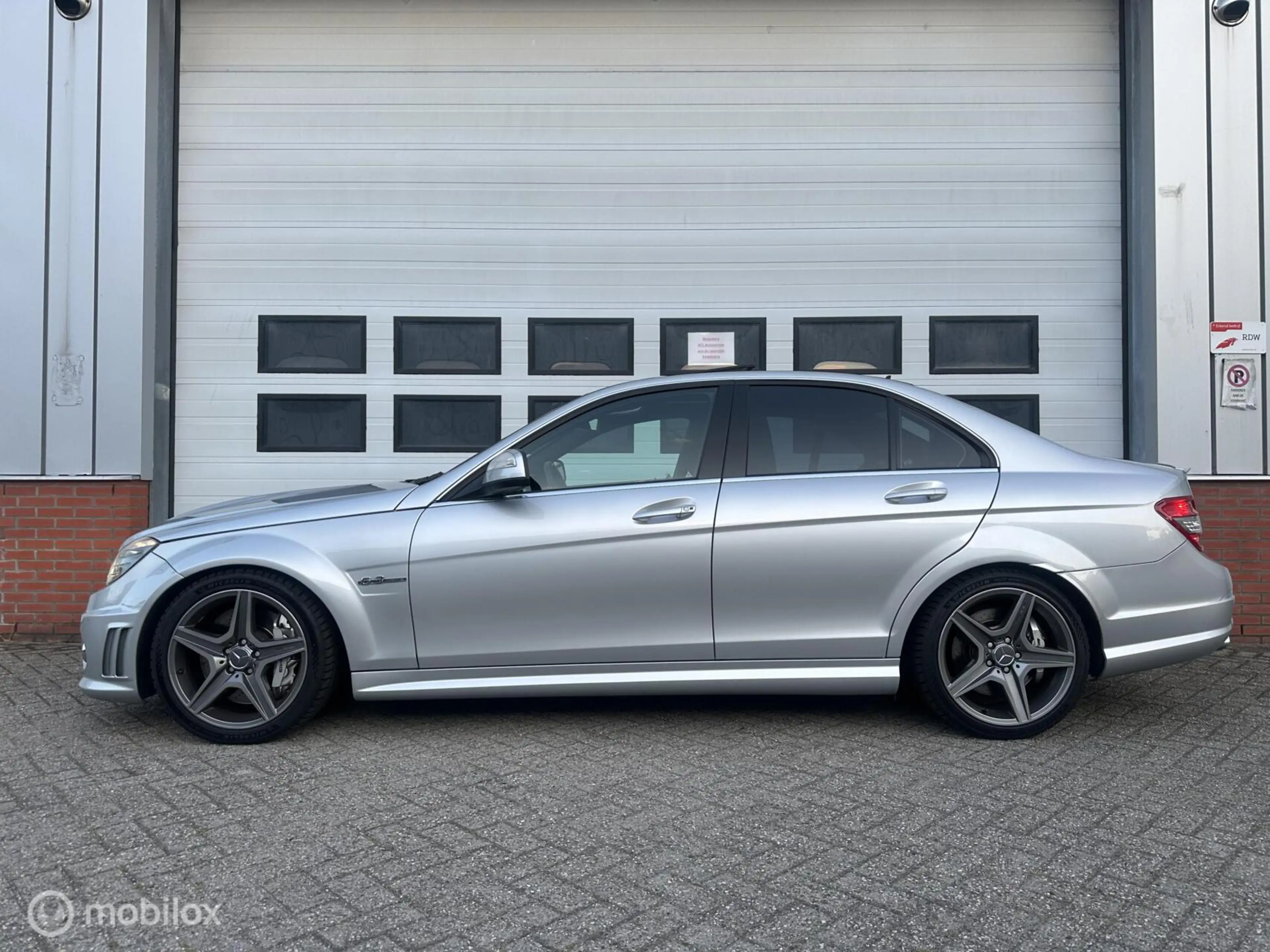 Mercedes-Benz C 63 AMG C63 V8 — photo 12