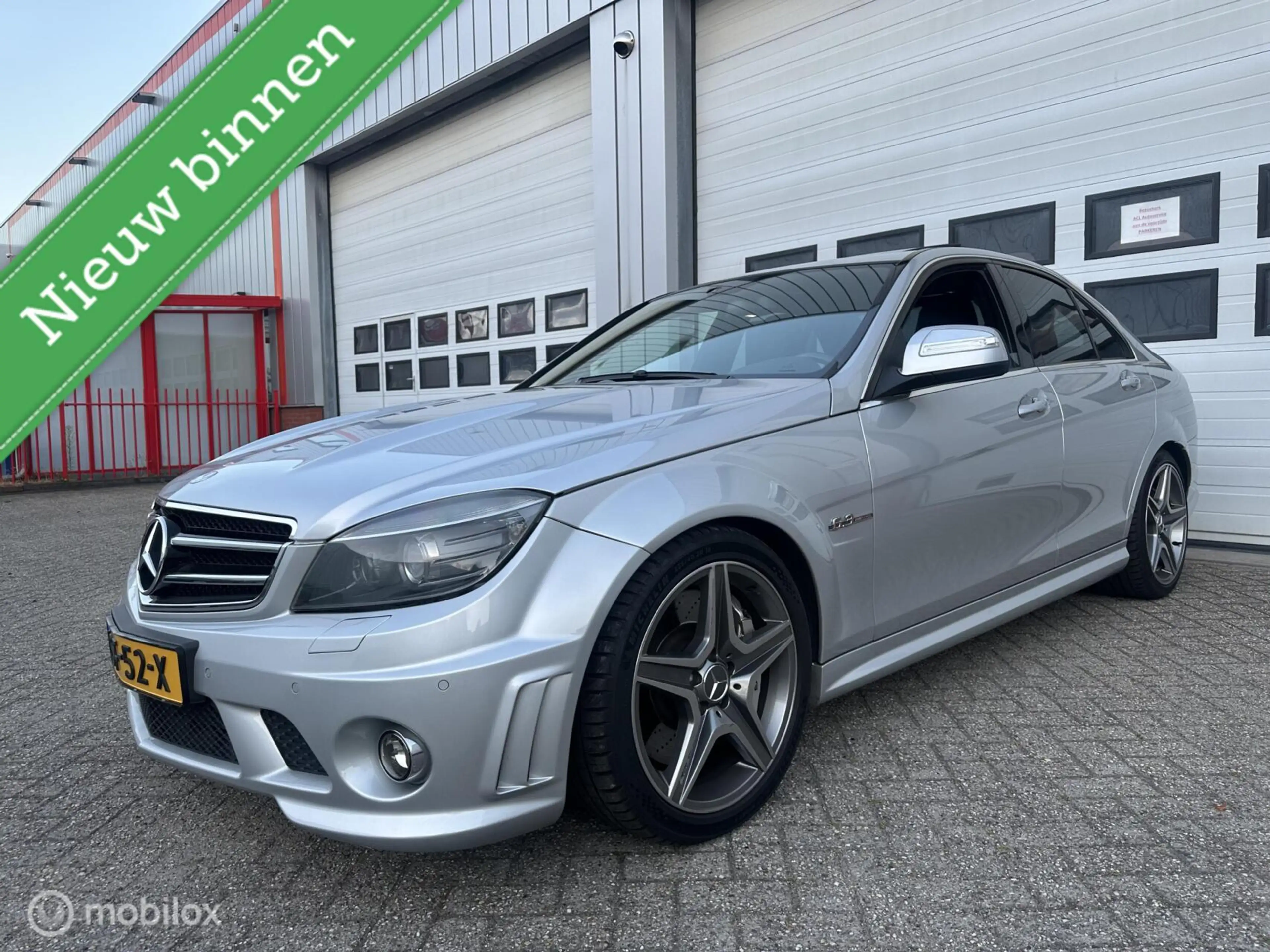 Mercedes-Benz C 63 AMG C63 V8