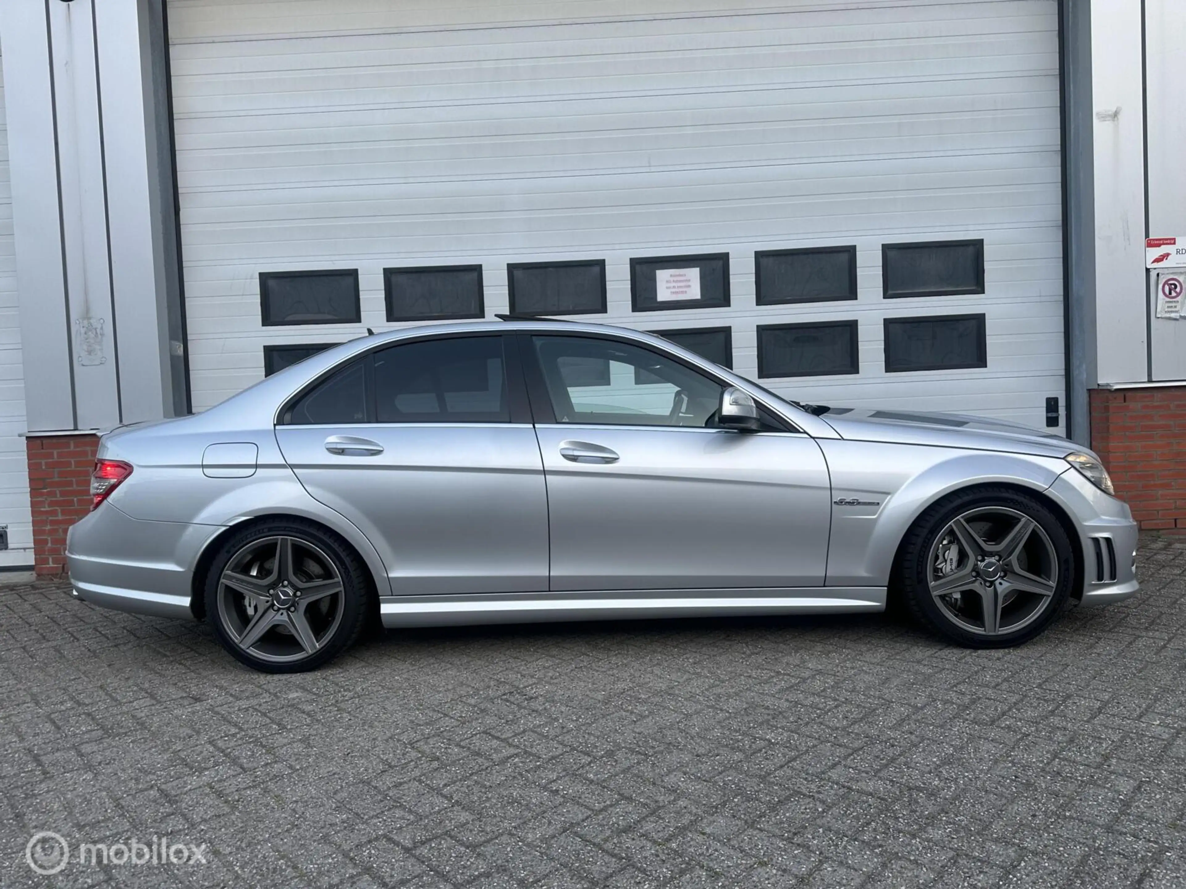 Mercedes-Benz C 63 AMG C63 V8 — photo 6