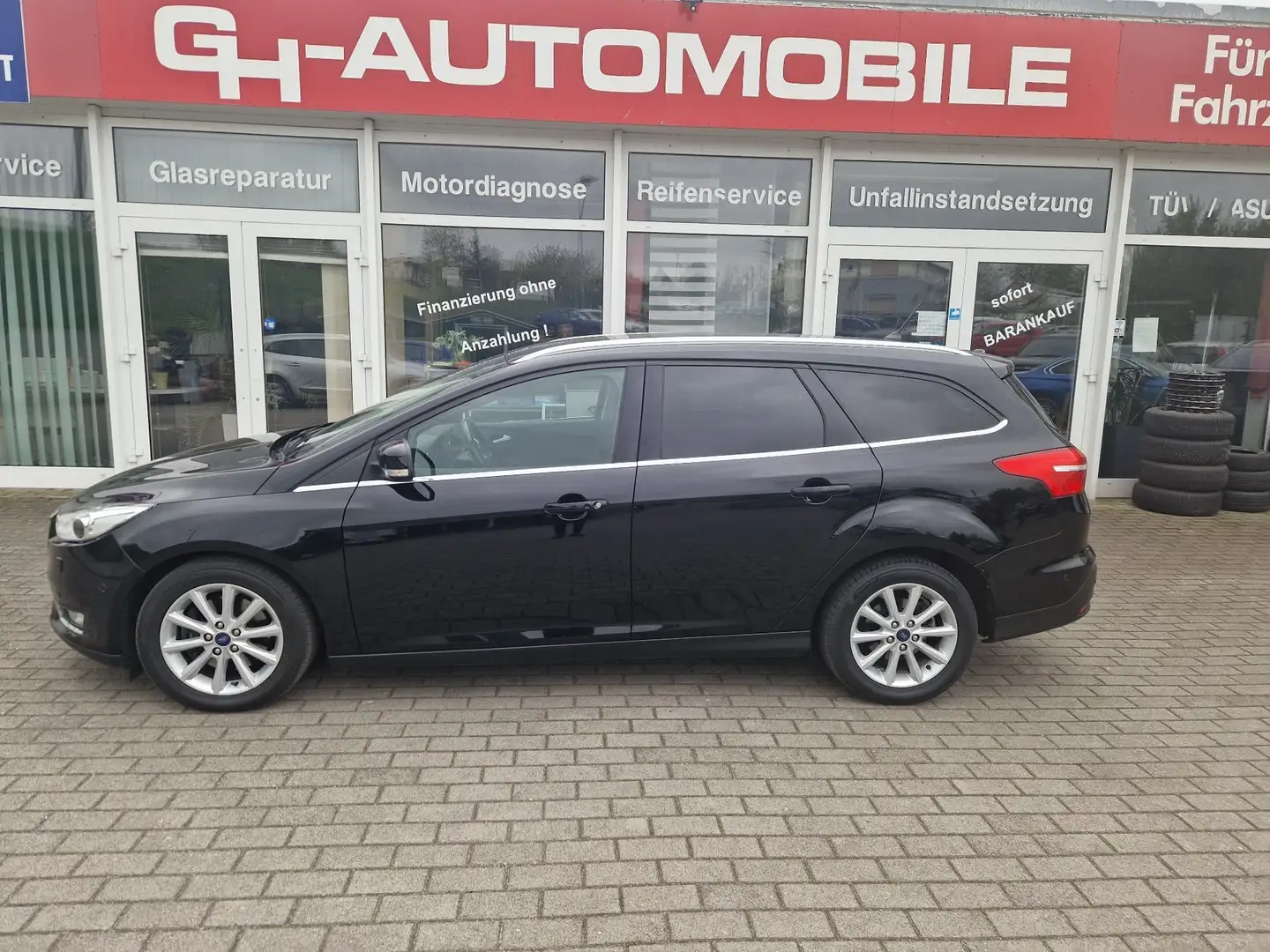 Ford Focus Turnier 1.5 EcoBoost Start-St-System Aut. Titanium Nero - 2