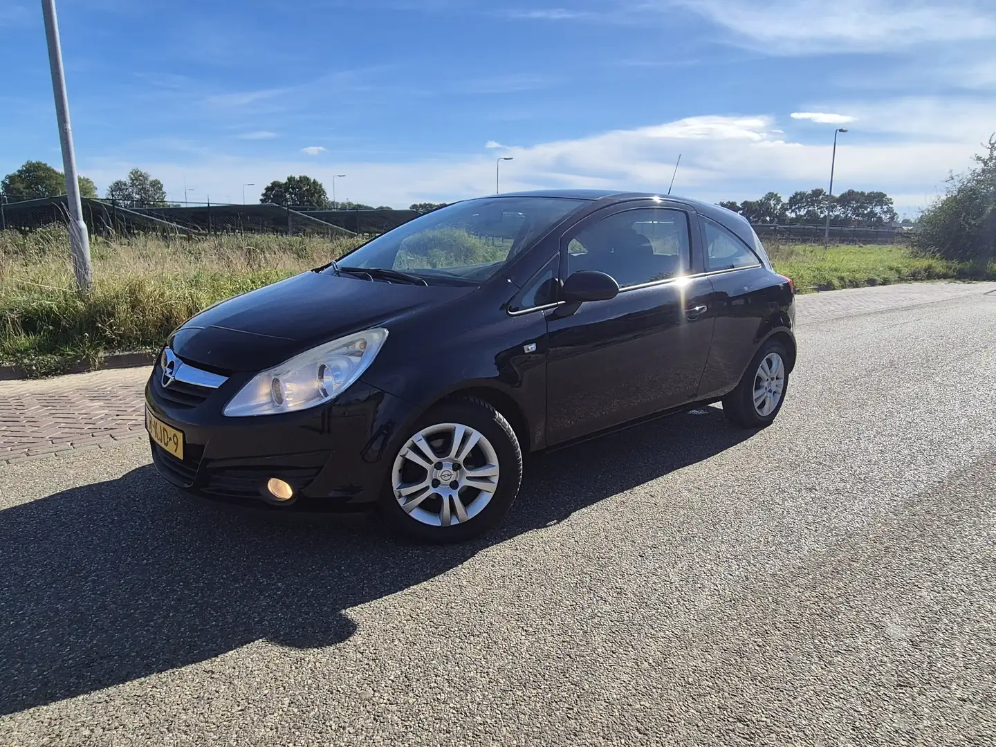 Opel Corsa 1.4-16V Business Zwart - 1