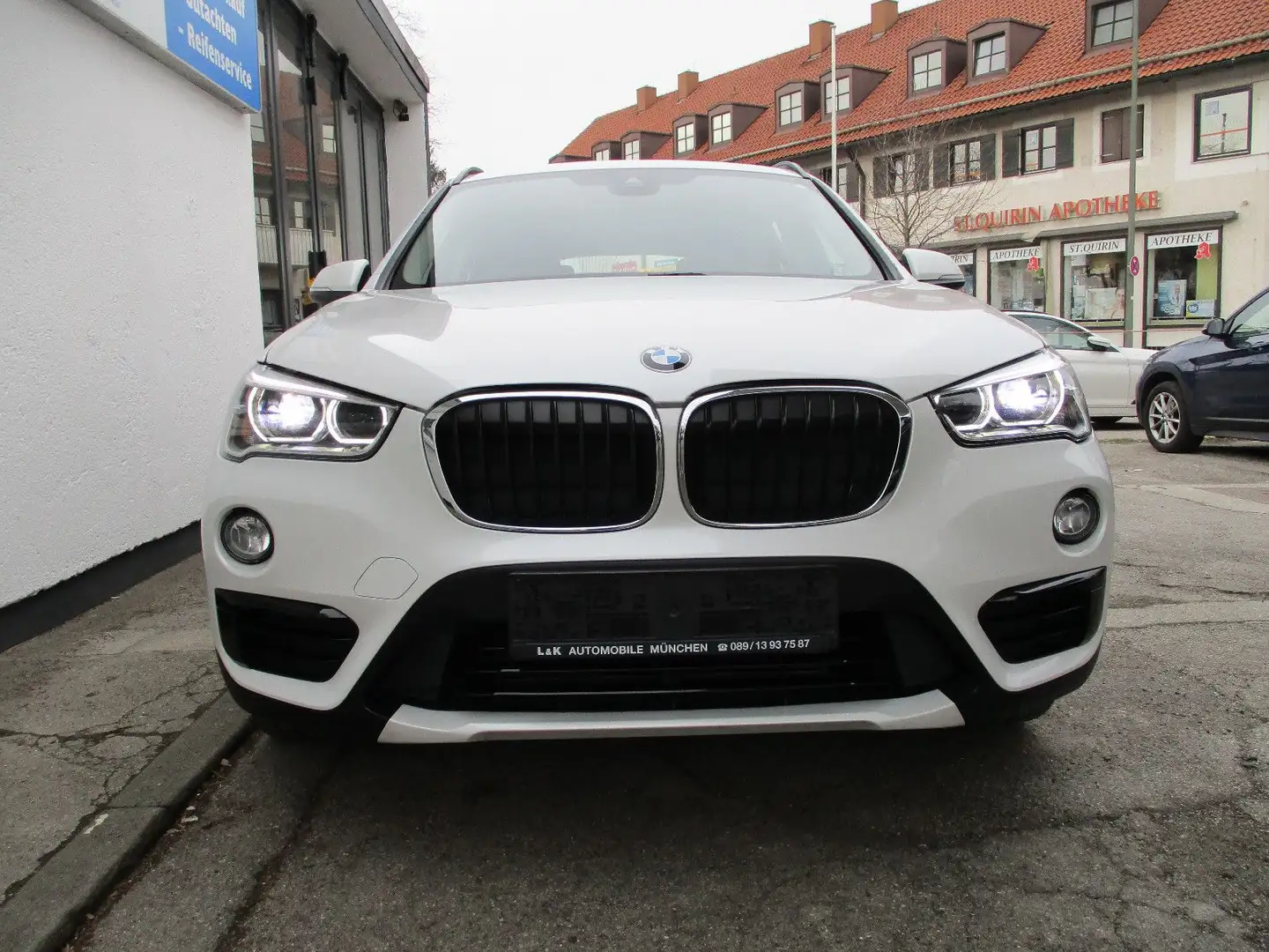 BMW X1 xDrive 18 d Sport Line + 18" + Navi + LED Weiß - 2