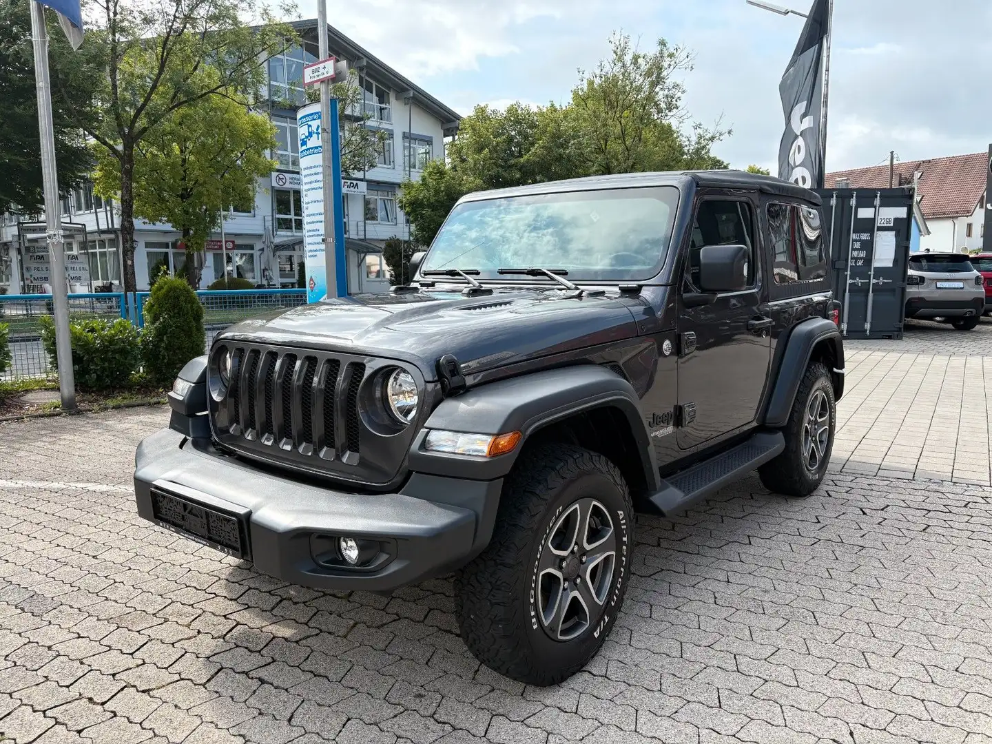 Jeep Wrangler / Wrangler Unlimited Sport - 1