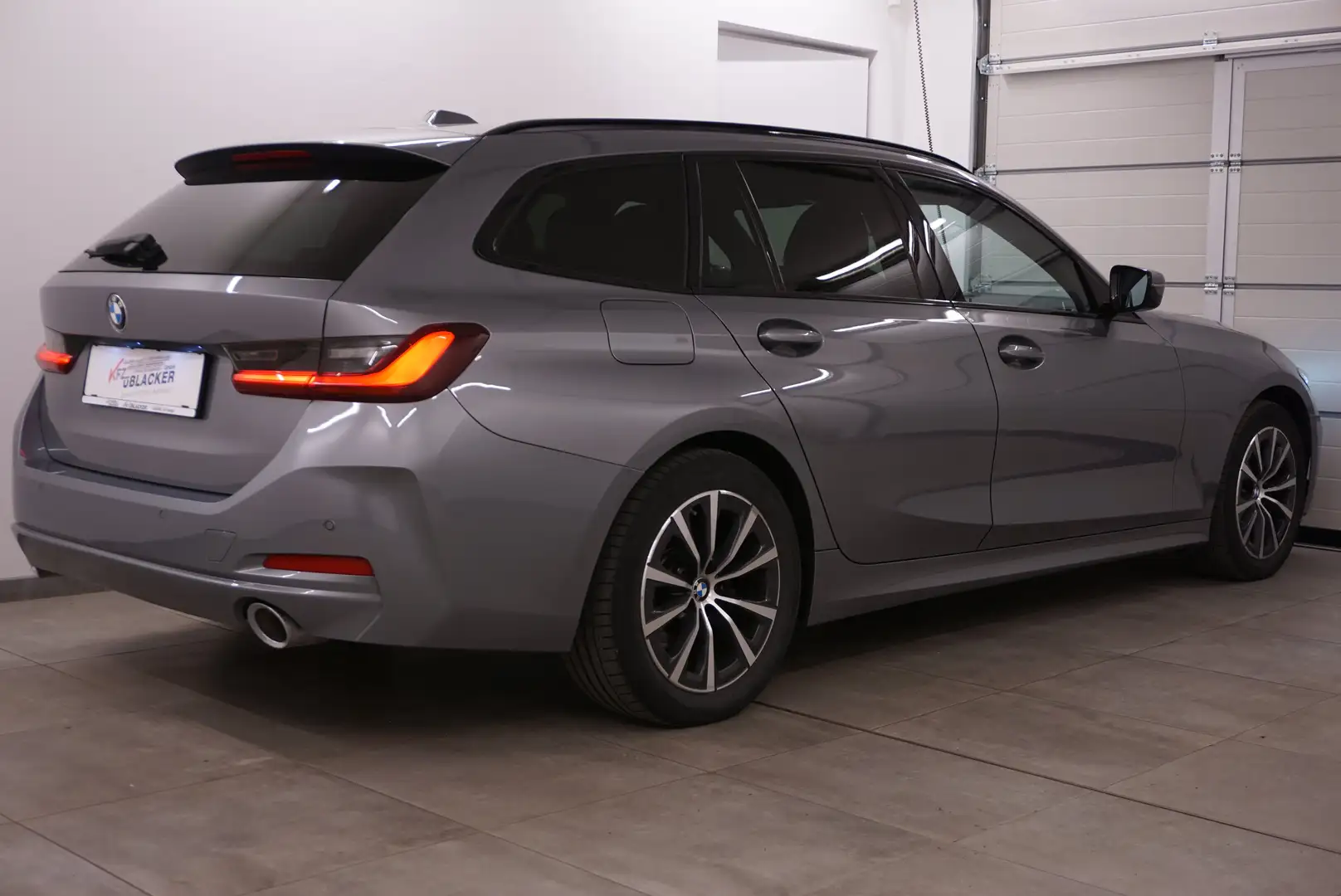 BMW 320 d Sport // Ambiente Beleuchtung // Grau - 2
