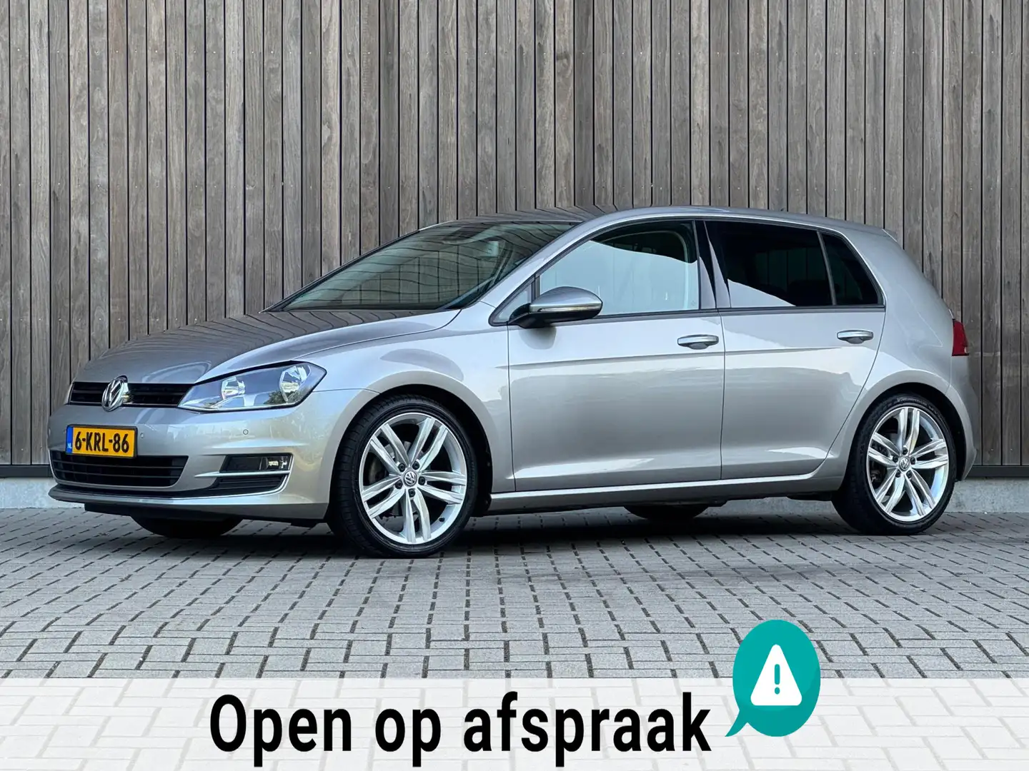 Volkswagen Golf 1.4 TSI ACT Highline / Automaat / PDC / Navi Grijs - 1