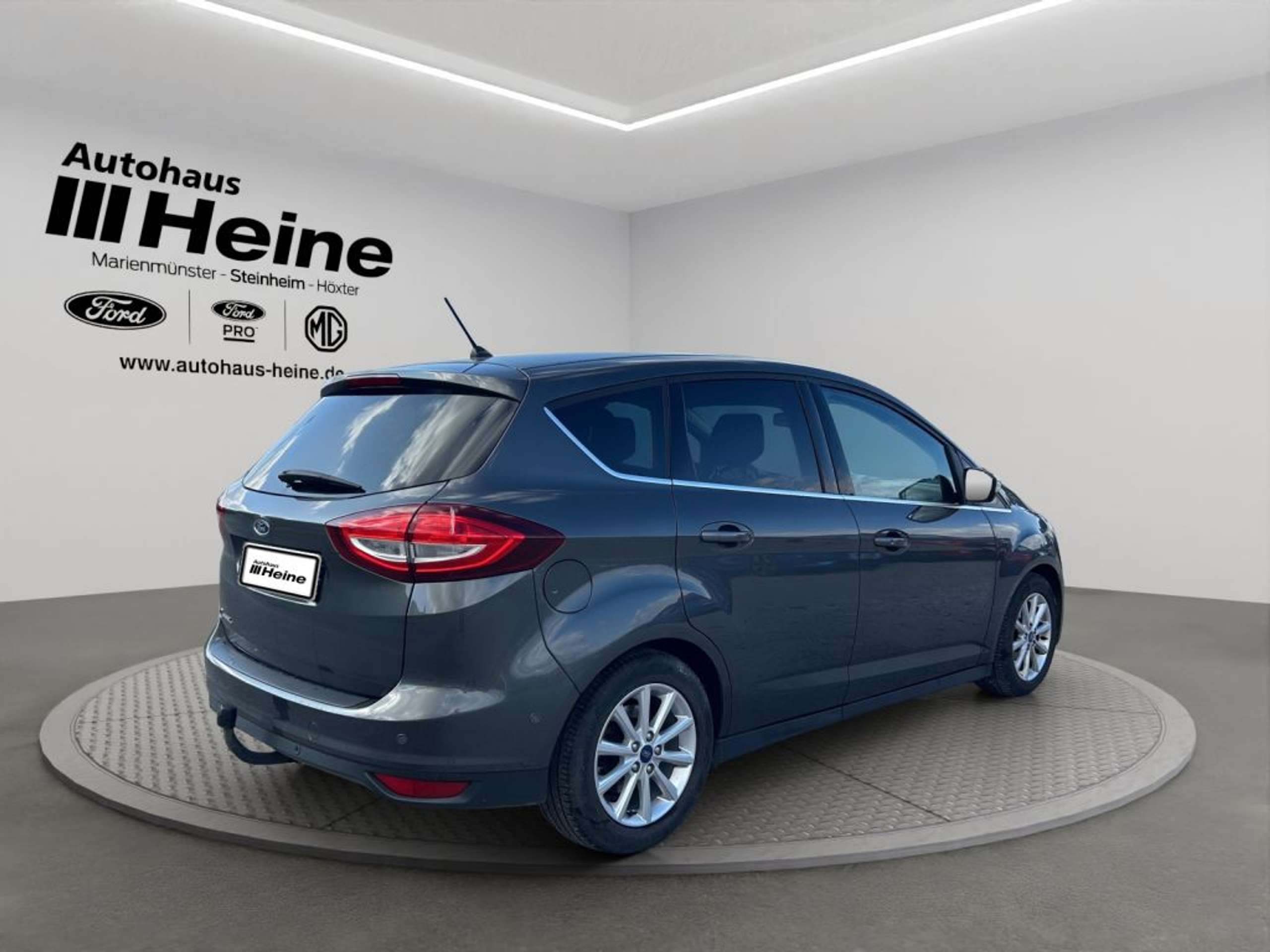 Fahrzeugabbildung Ford C-Max Titanium 1.0 EcoBoost *Start-Stopp-System*AHK*NAVI - mit KI generiert/bearbeitet