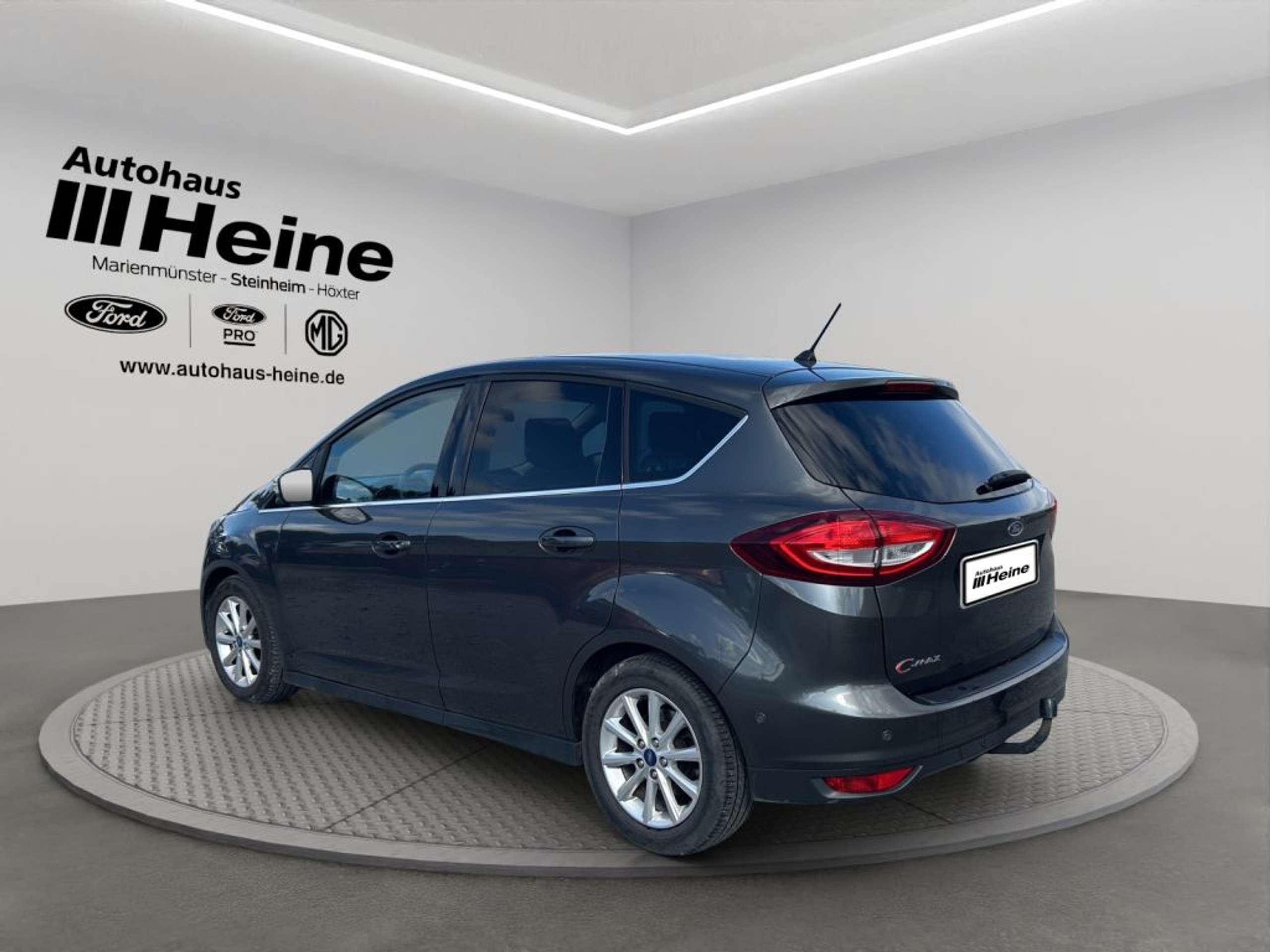 Fahrzeugabbildung Ford C-Max Titanium 1.0 EcoBoost *Start-Stopp-System*AHK*NAVI - mit KI generiert/bearbeitet