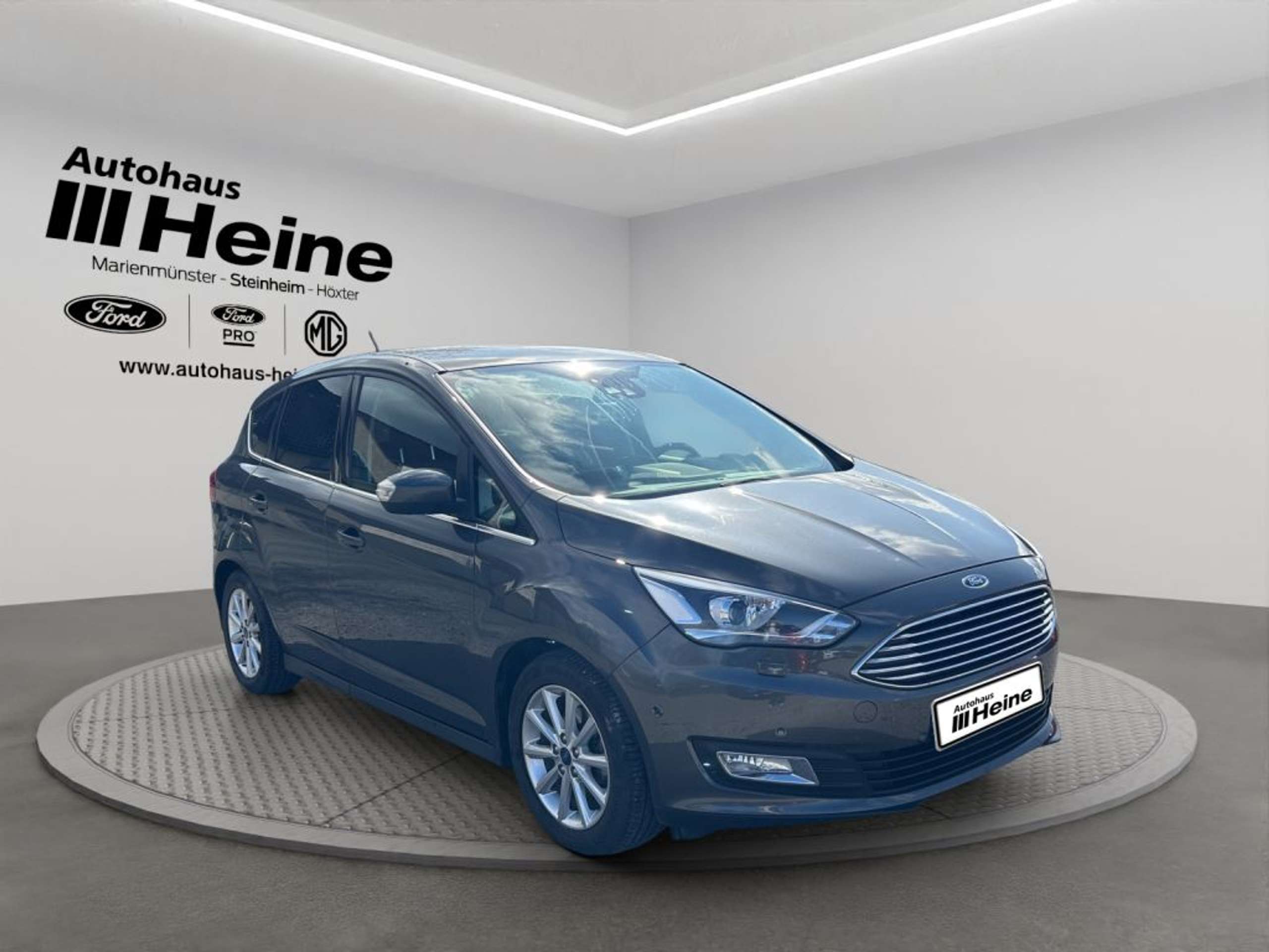 Fahrzeugabbildung Ford C-Max Titanium 1.0 EcoBoost *Start-Stopp-System*AHK*NAVI - mit KI generiert/bearbeitet