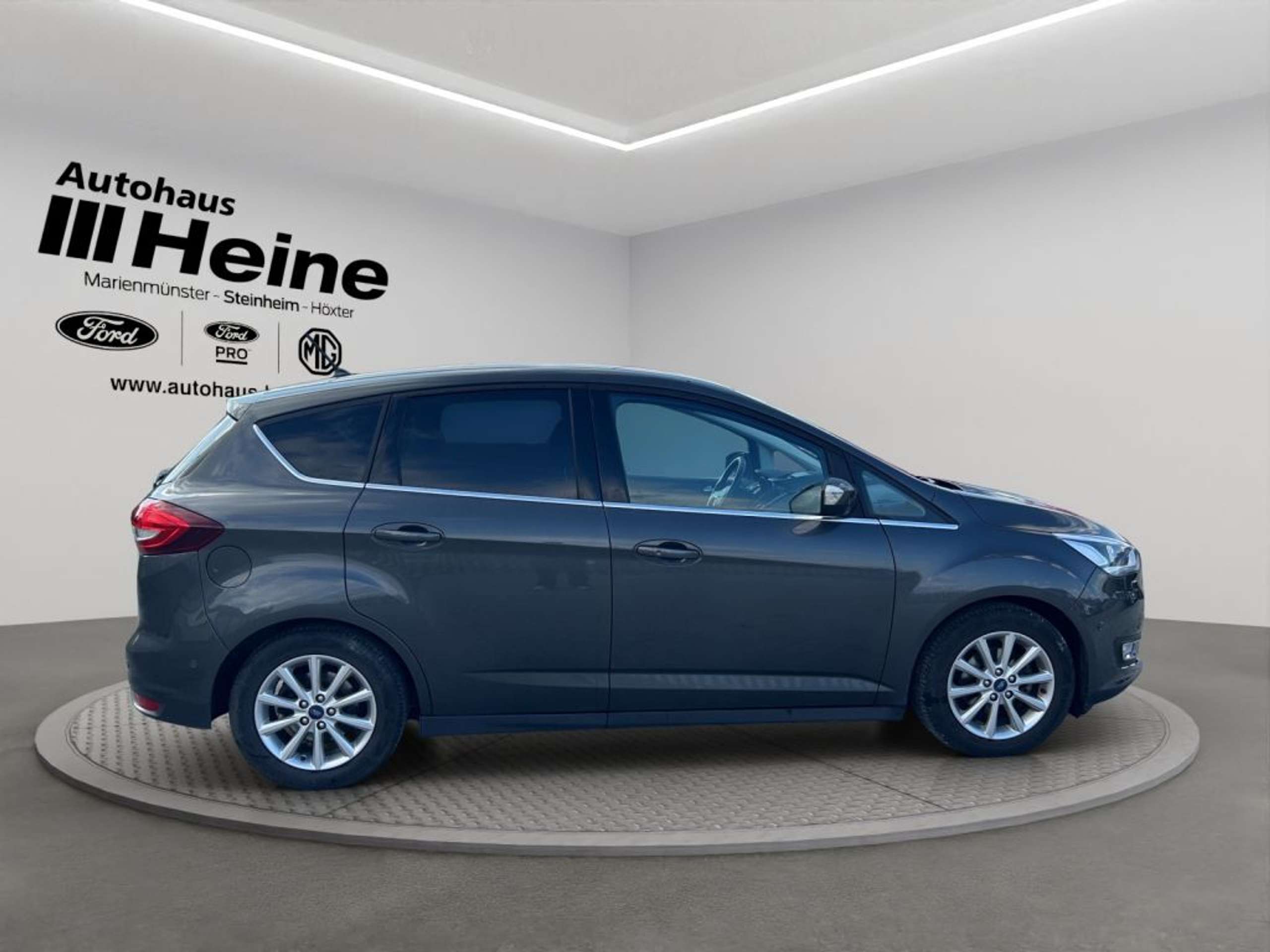 Fahrzeugabbildung Ford C-Max Titanium 1.0 EcoBoost *Start-Stopp-System*AHK*NAVI - mit KI generiert/bearbeitet