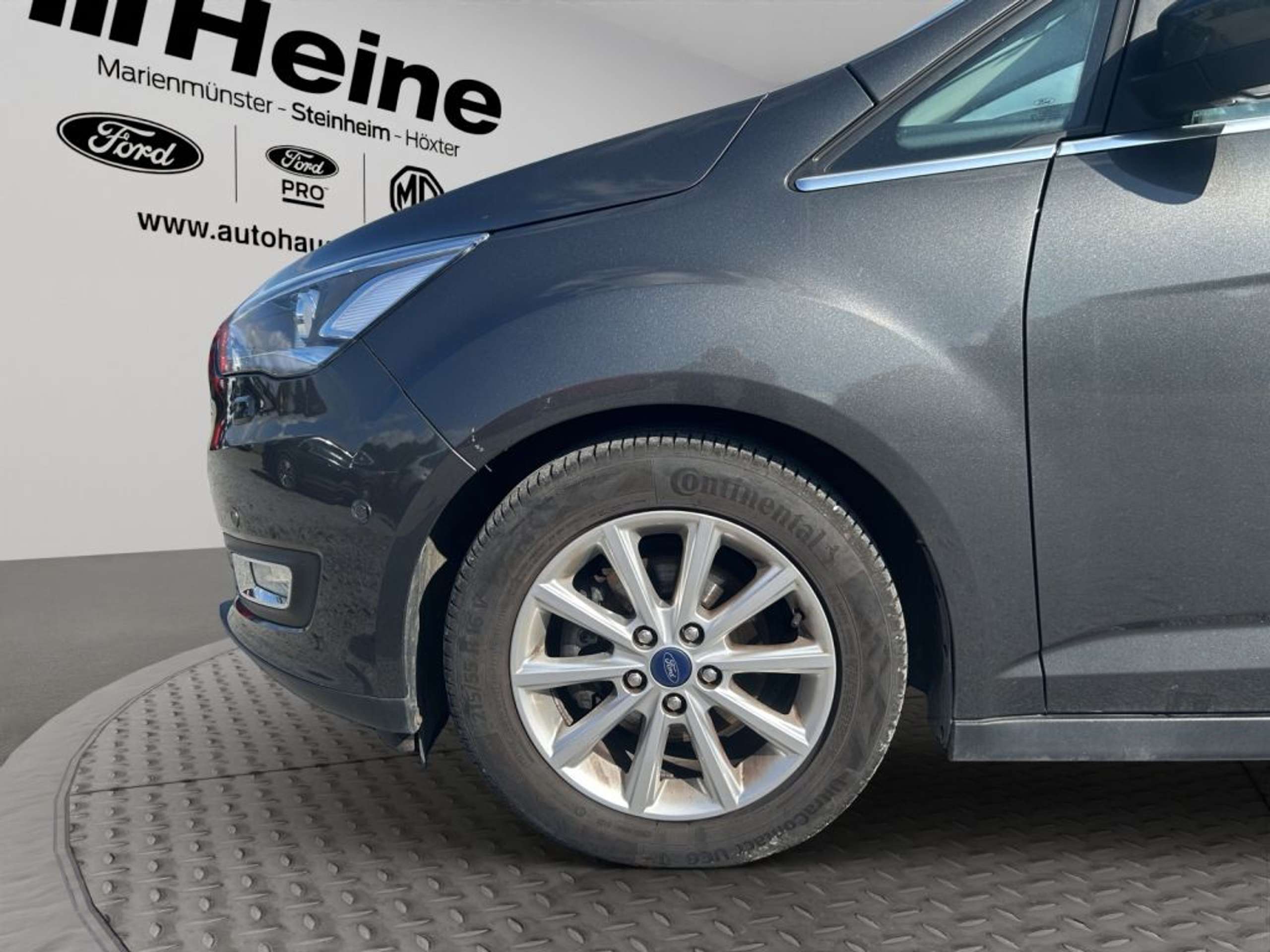 Fahrzeugabbildung Ford C-Max Titanium 1.0 EcoBoost *Start-Stopp-System*AHK*NAVI - mit KI generiert/bearbeitet