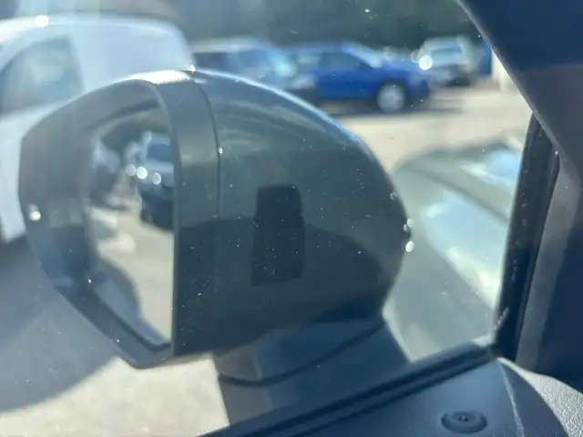 Audi Q3 view 15