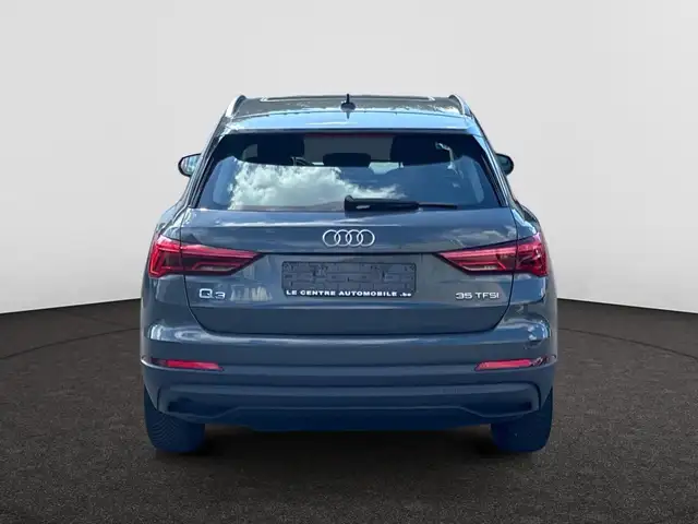 Audi Q3 view 4