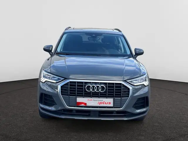 Audi Q3 view 8