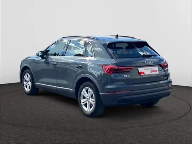 Audi Q3 view 3