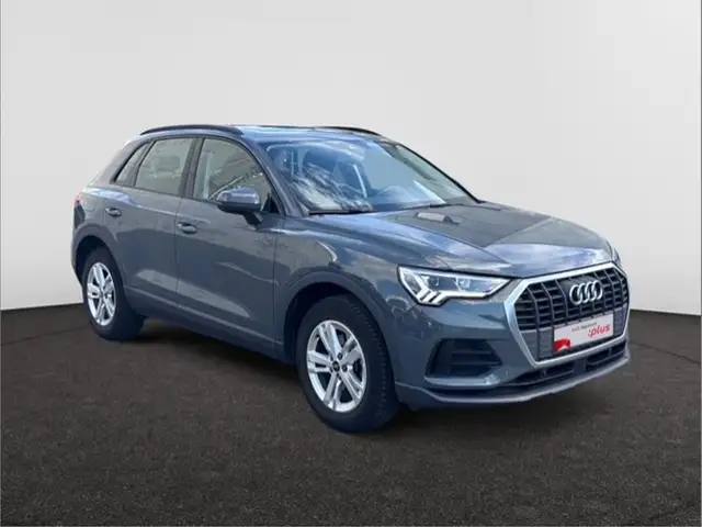 Audi Q3 view 7