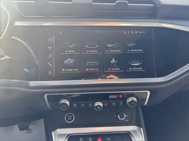 Audi Q3 view 12