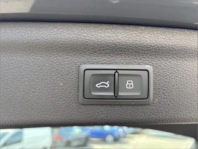 Audi Q3 view 10