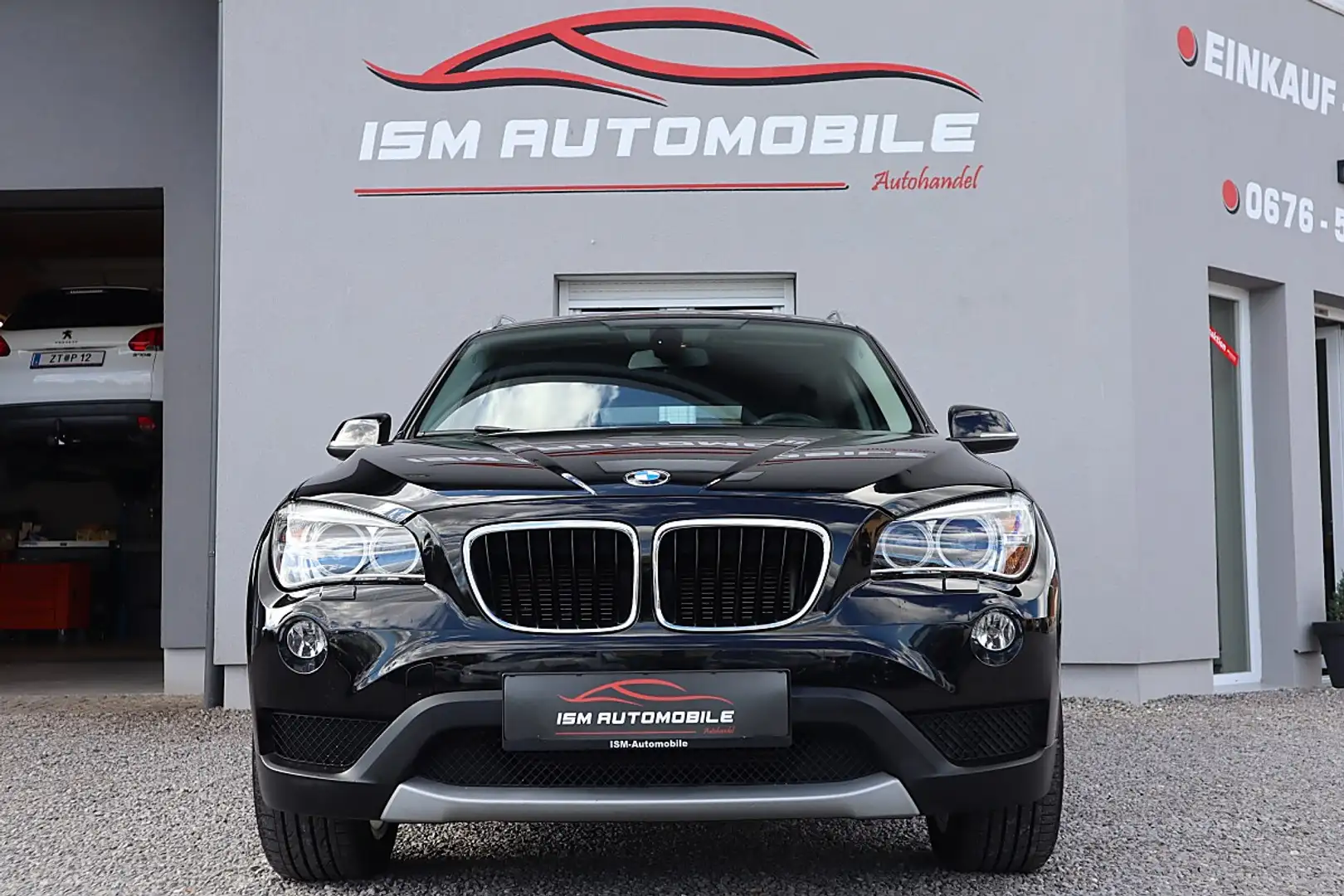 BMW X1 xDrive 18d Schwarz - 2