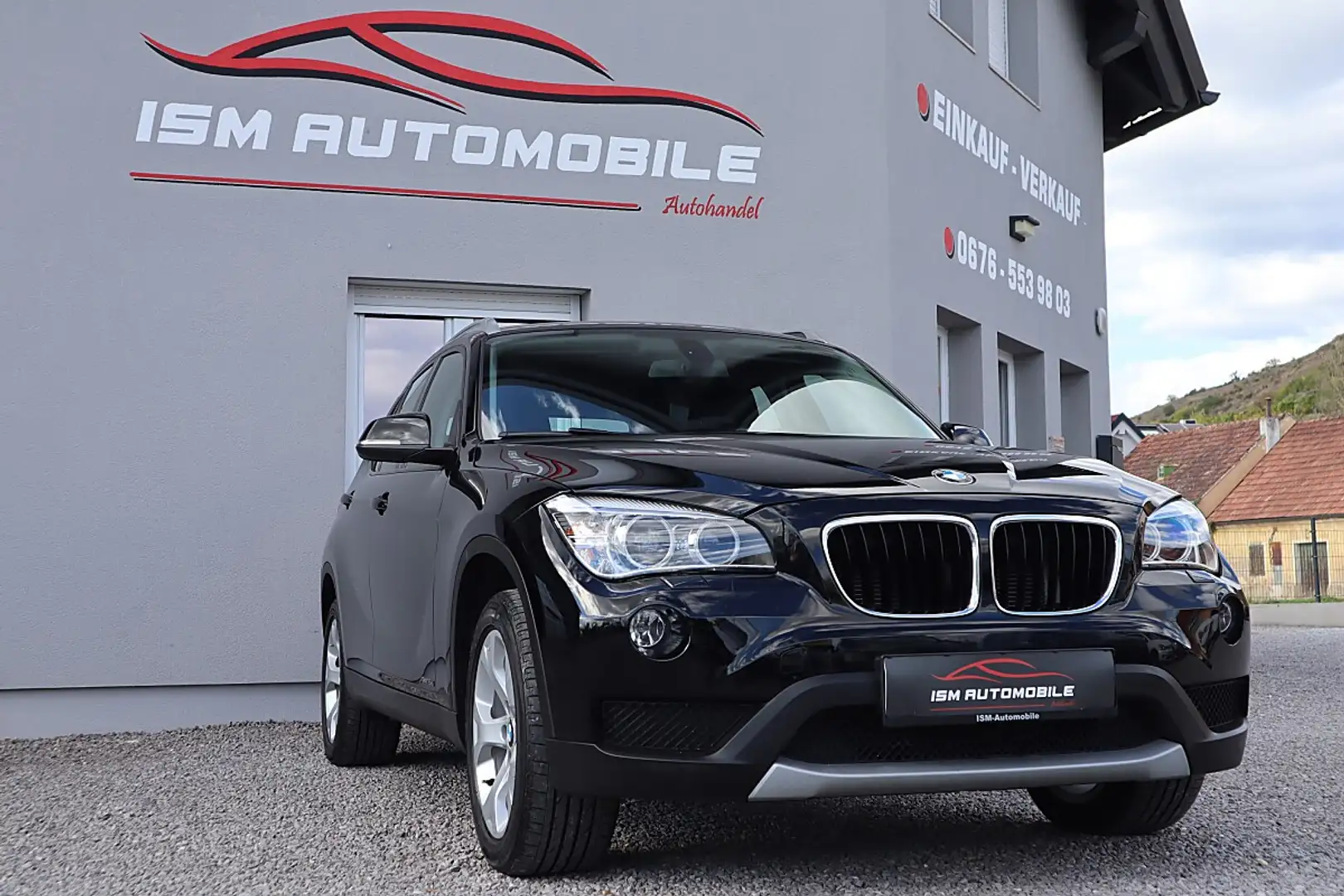 BMW X1 xDrive 18d Schwarz - 1