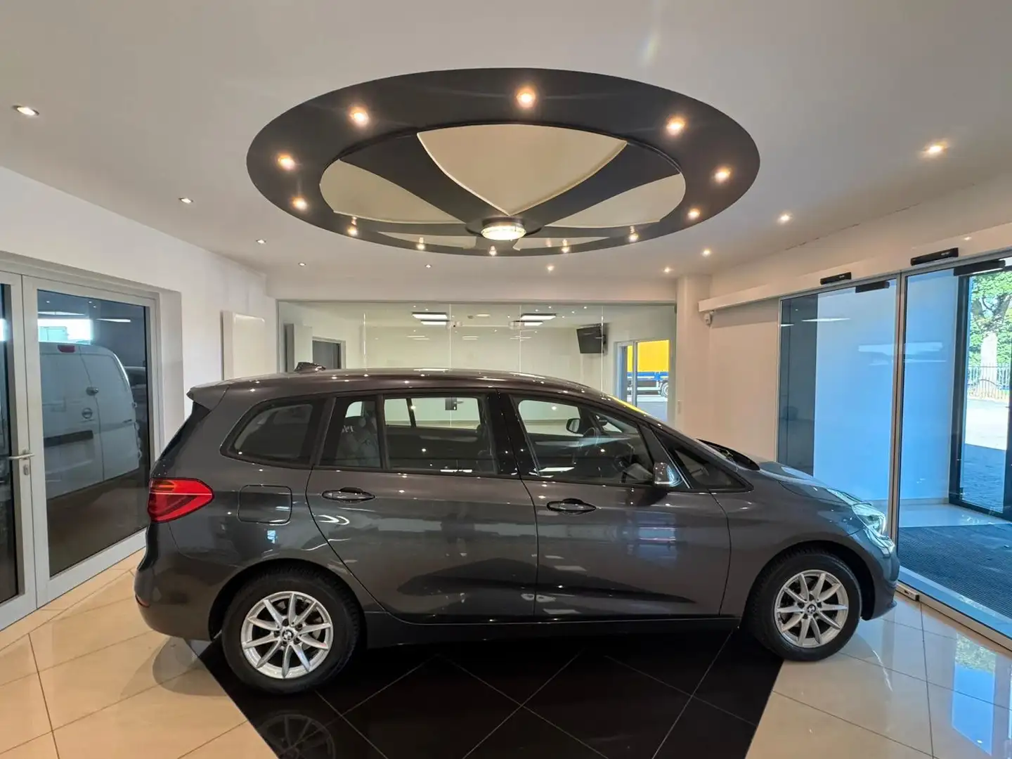 BMW 216 d Advantage*7 sitz*Navi*Leder* Grau - 2