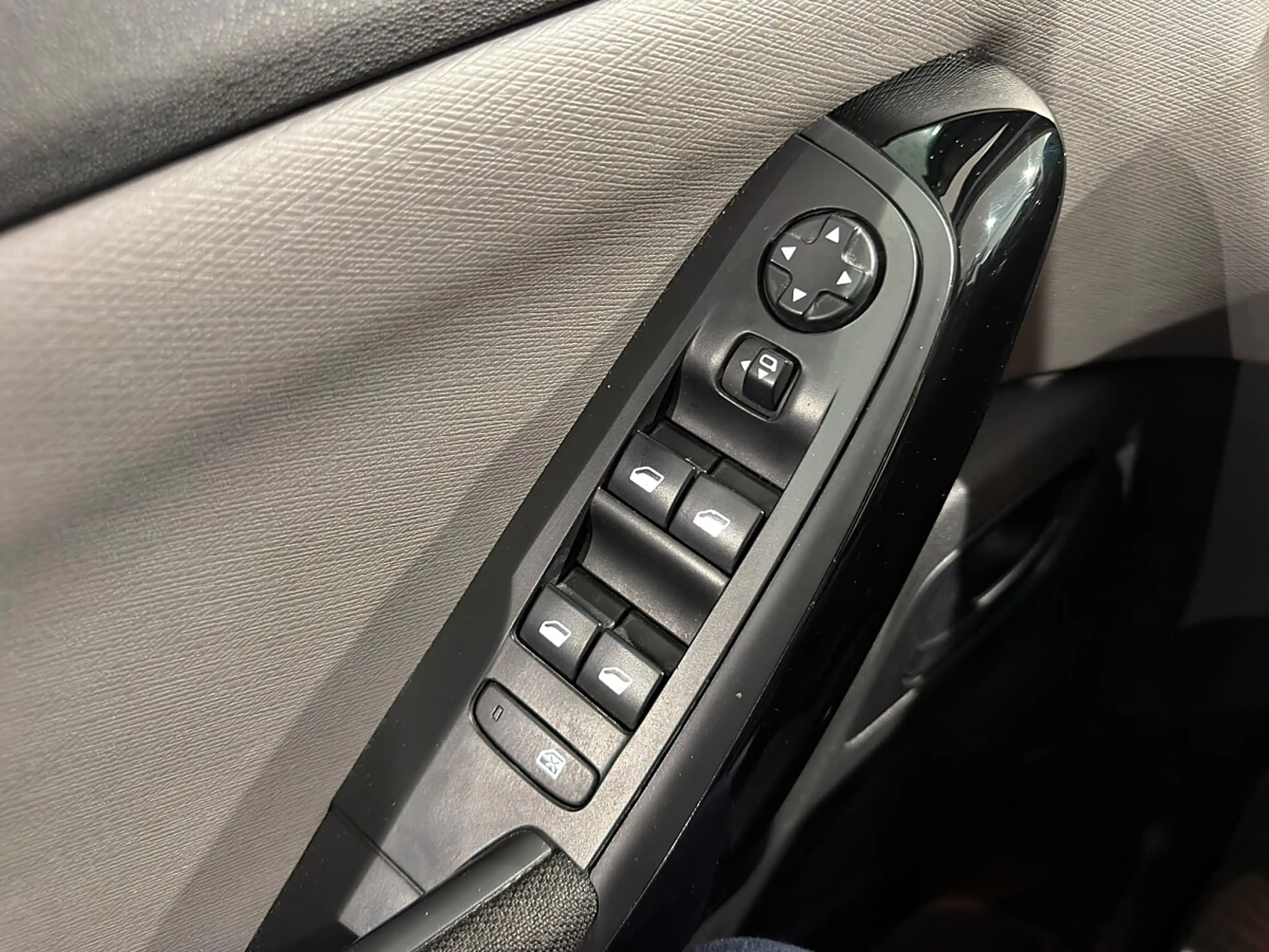 Citroen C4 SpaceTourer C4 Spacetourer PureTech 130 S&S 6-Gang Feel Edi... — photo 13