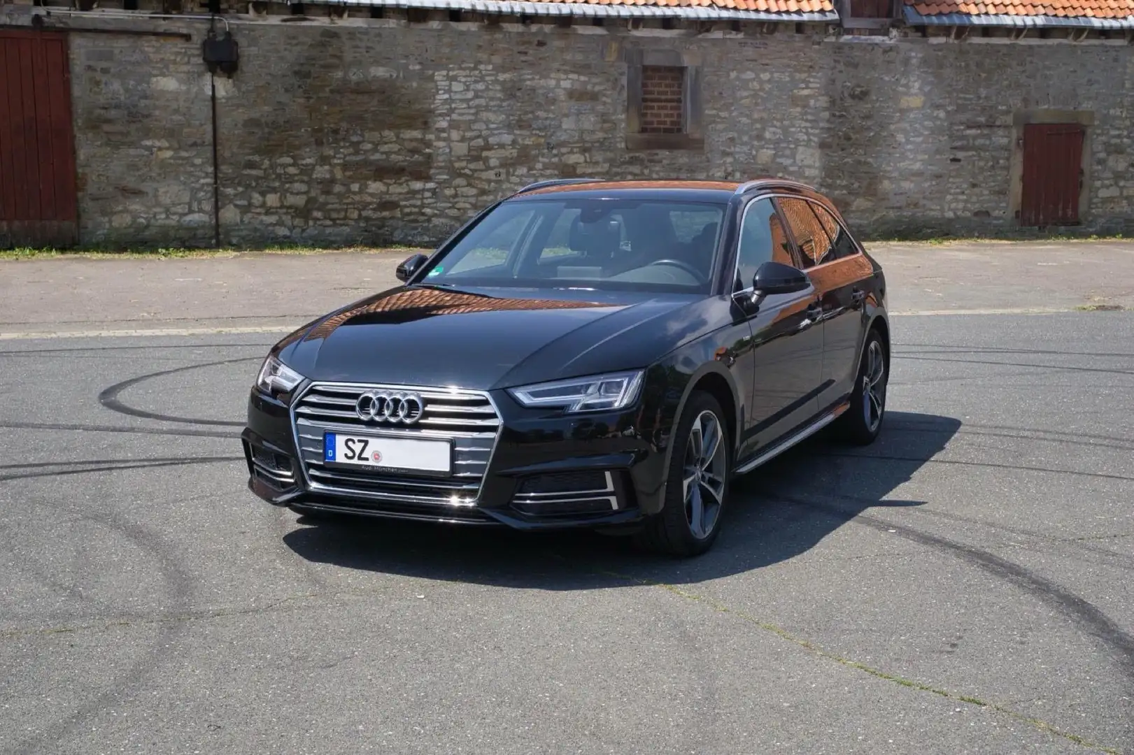 Audi A4 g-tron s-line Чорний - 1