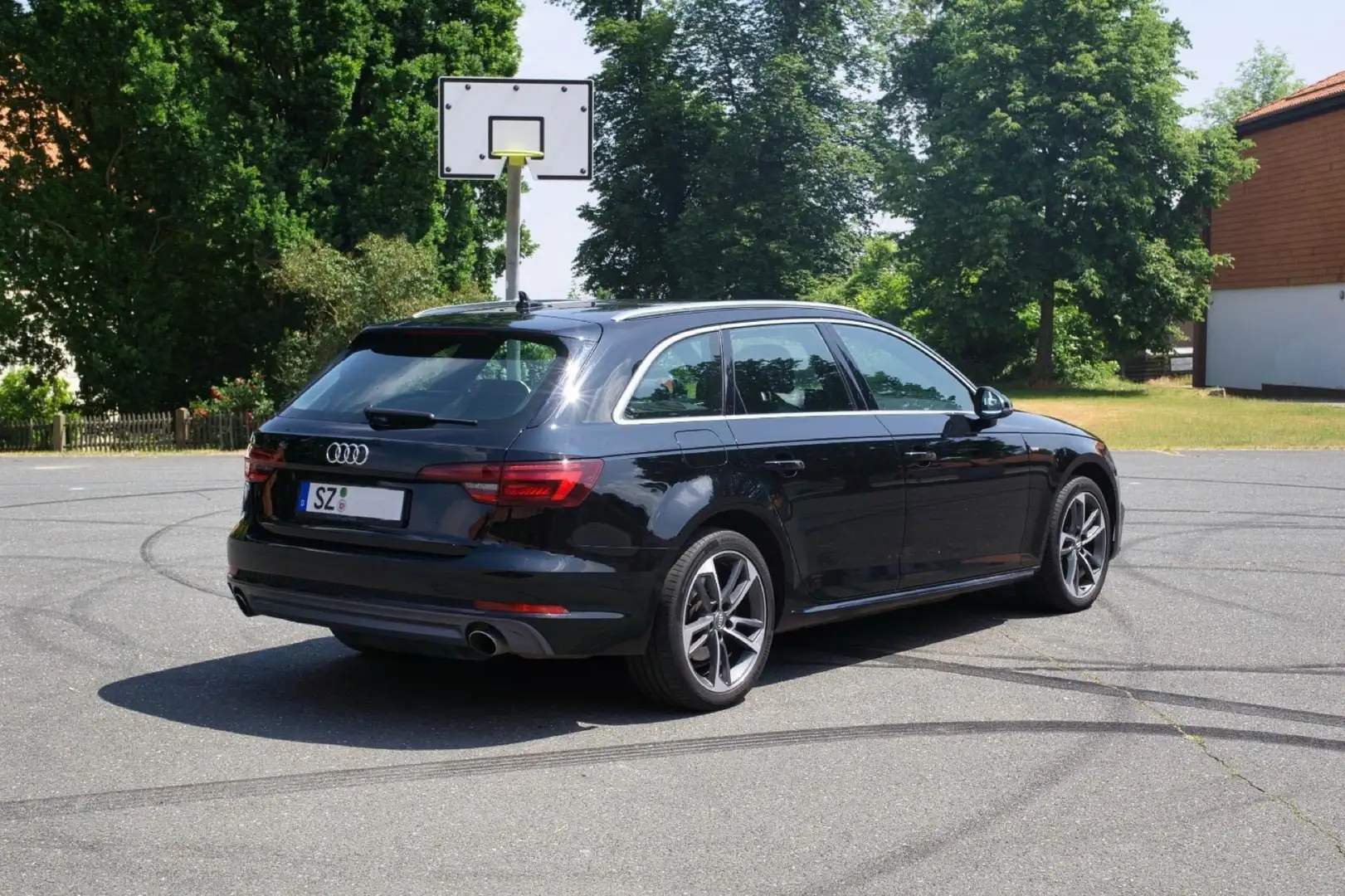 Audi A4 g-tron s-line Zwart - 2