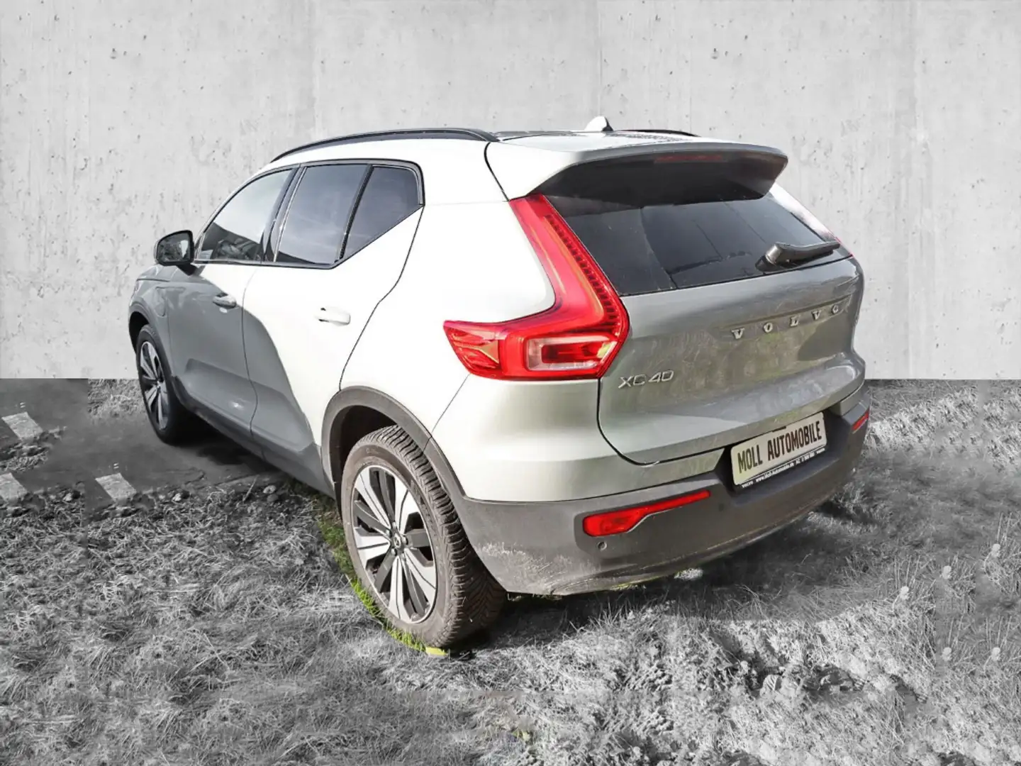 Volvo XC40 Plus Dark Recharge Plug-In Hybrid 2WD T4 Twin Engi Grau - 2