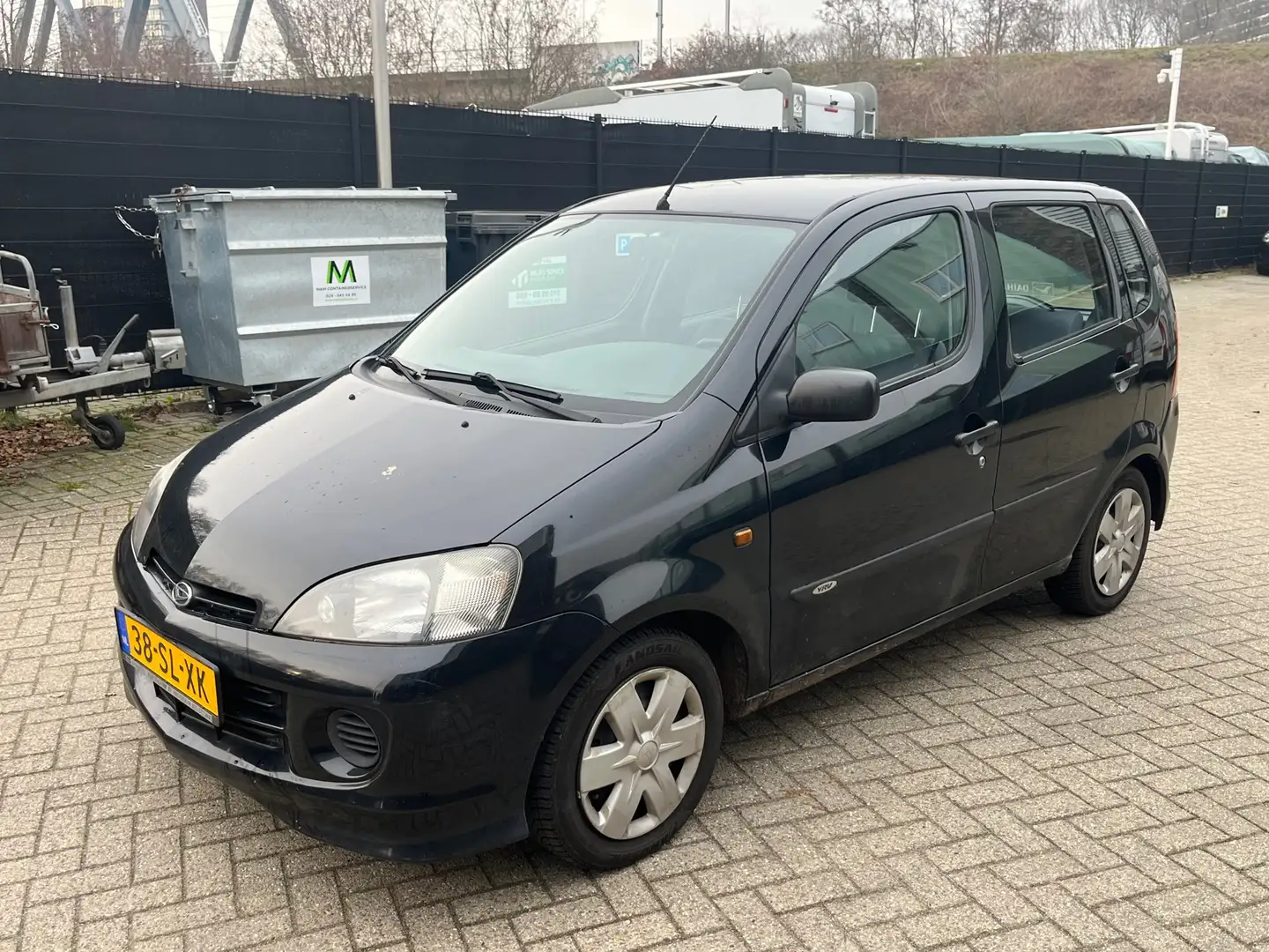 Daihatsu YRV 1.3-16V XTi benzine 108.xxx KM NAP Schwarz - 1